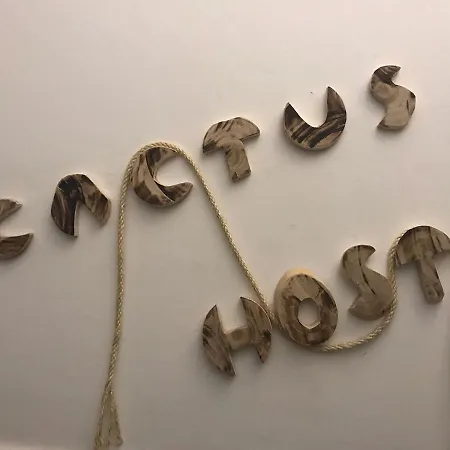 Cactus Host Las Palmas